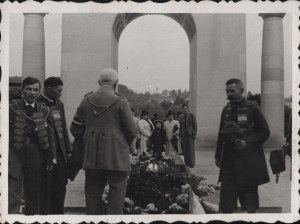 Friedhof der Verteidiger von Lwów] Delegation der Sokol-Gesellschaft zum Grabmal des unbekannten Soldaten. Lviv 30. V. 1939 r.