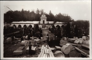 Friedhof der Verteidiger von Lwów] Sammlung von 13 Fotografien aus der Zeit der Errichtung der Nekropole (Abzüge aus den 1960-70er Jahren) und 2 Fotografien von 1989.