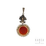 Pendant-cameo decorated with pearls 19th century.