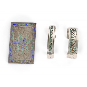 Mixed lot of 3 objects: 1 Persian plaque & 2 bracelets, enamelled silver