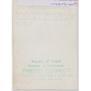 PSZnZ, Fotografia dekoracja sierż. pil. Popławskiego Krzyżem OVM