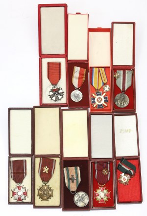The People's Republic and the Third Republic, A set of decorations