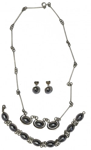 Poland, Suit of jewelry with hematites