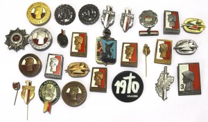 People's Republic and Third Republic, Set of pins and badges