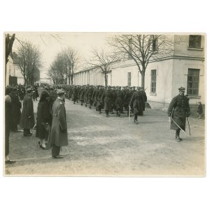 II RP, Defilada w szyku pieszym 8 Pułk Ułanów