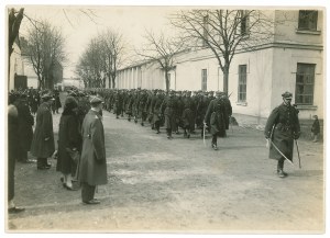 Second Republic, Parade in foot formation of 8th Lancers Regiment