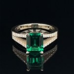 RING WITH EMERALD LAB GROWN AND DIAMONDS - RNG30301