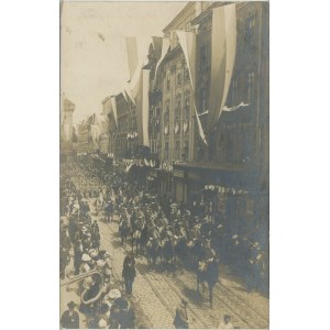 Kraków, ul. Floriańska - Obchody narodowe, ok. 1920.