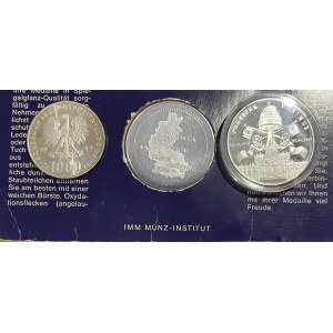 Set of 2 numismatic coins and 1000 gold 1983 John Paul II
