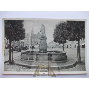 Lwówek Śląski, Lowenberg, Rynek, fontanna, ok. 1940