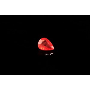Orange pear sapphire / 1.42 ct