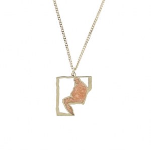 The gold-plated necklace Métroanonymus. The Thinker by Artur Majka