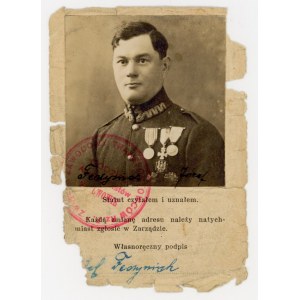 Soldier with badges - photo with part of ID card (922)