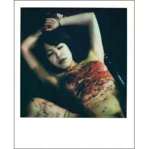 ARAKI NOBUYOSHI Tokyo 1940 &quot;Senza titolo&quot; Polaroid pezzo unico, cm 8x7,6 immagine su supporto Polaroid standard. Firmata al retro con pennarello nero. Certificato di garanzia.
