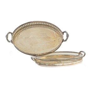 Lot of two trays,