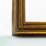 Owl's beak frame in gilded wood