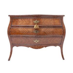 Three drawer chest of drawers,