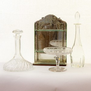 Lot of four objects: two bottles, one centerpiece and one mirror with shelves