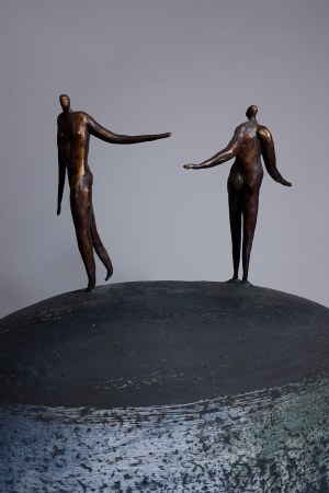 Karolina Szeląg, Zakochani (Brąz i ceramika, wys. 46 cm)