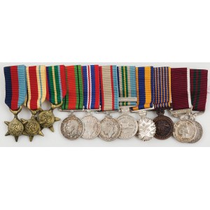 11 MÉDAILLES MINIATURES DE SOLDATS AUSTRALIENS