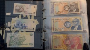 ALBUM of world banknotes - Africa - Lesotho, Liberia, Libya, Madagascar, Malawi, Morocco, Mauritania, Mauritius, Mozambique, Namibia, Nigeria, Porugal Guiana