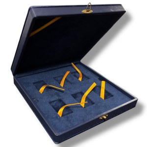 Clip type coin box