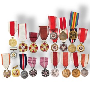 Set of 21 decorations