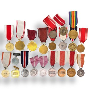 Set of 21 decorations