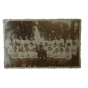Organization Young Polish women , representatives in uniforms of the organization, in the last row visible banner , postcard photograph