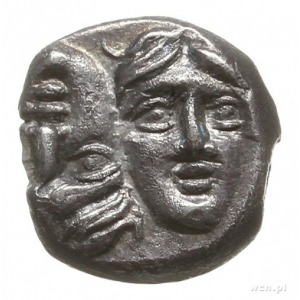 trihemiobol, IV w p.n.e.; Aw: Głowy dwóch mężczyzn na w...