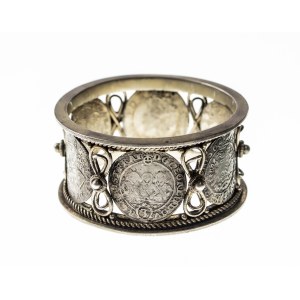 Silver serviette with 17th century 3-carat coins, German workshop after 1884.