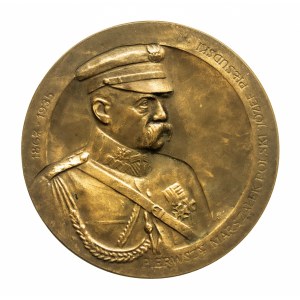 Polska, medal - przywrócenie imienia Piłsudskiego szkole w Kutnie