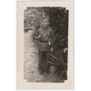 Enfant en uniforme de l'armée polonaise (1054)