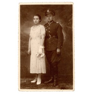 KOP soldier with his wife, 1936 (2438)