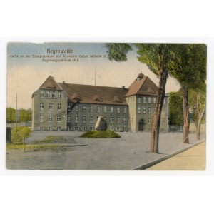 Resko - Bismarck School with a monument to Kaiser Wilhelm II. (760)