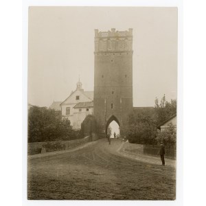 Sandomierz - photography by H. Poddębski. Gate (5001)