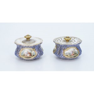 MIŚNIA - Królewska Manufaktura Porcelany, Kałamarz i piasecznica, z miniaturami á la Watteau