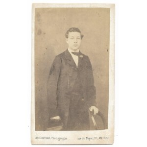 [POWSTANIE styczniowe - młody mężczyzna - fotografia portretowa - ujęcie w formacie cdv]. [l. 60. XIX w.]...