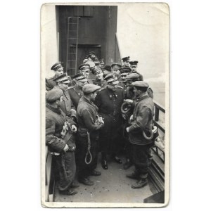 [WOJSKO Polskie - gen. Marian Spychalski w otoczeniu wojskowych i robotników w kopalni - fotografia sytuacyjna]. [...