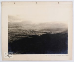 [GÓRY - Karpaty - Beskid Śląski - widok ze Skrzycznego na Żywiec, Babią i Pilsko - fotografia widokowa]. [1921-1931]...