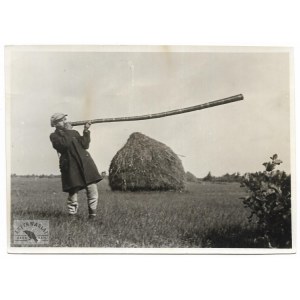 [POLESIE - trombiciarz - fotografia sytuacyjna, widokowa]. [l. 30 XX w.]. Fotografia form. 12,6x17,...