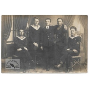 [WOJSKO Polskie - Flotylla Pińska - marynarze - fotografia zbiorowa]. [l. 20. XX w.?]. Fotografia pocztówkowa form....
