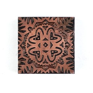 Decorative motif with cutouts. Cloth form. 4x4 cm on a metal base.