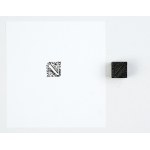 Litera N. Klisza form. 1,7x1,7 cm na podstawie metalowej.