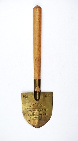 [Pilsudski's Mound in Cracow - commemorative vane]. 1936.