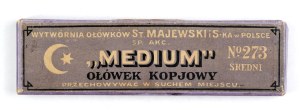 MAJEWSKI St. and S-ka, Wytwórnia ołówków w Polsce, Sp. Akc. Cardboard box of Medium brand pencils.