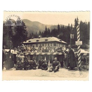 [GÓRY - Karpaty - Tatry - Jan Kiepura i Marta Eggerth na przejściu granicznym na Łysej Polanie - fotografia sytuacyjna]....