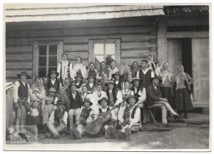 [MOUNTAINS - Carpathian Mountains - Tatra Mountains - wedding in Chocholow - group photograph, posed]. 1937. photograph form. 11,5x16,...