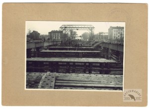 [KRAKOW - reconstruction of Dębnicki Bridge - situational photographs]. [5 XI 1951]. Set of 3 photographs form. ca 8x11.5 cm,...