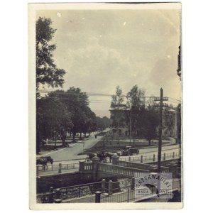 [KRYNICA - widok na fragment Bulwarów Dietla nad rzeką Kryniczanką - fotografia sytuacyjna]. [1925]....